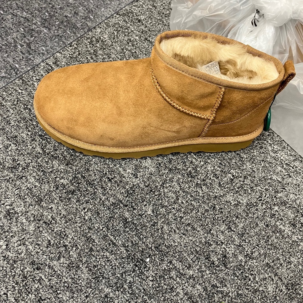Men Ultra mini Ugg size 10